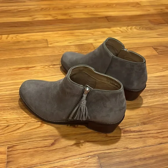 Vionic Serena Suede Bootie 9.5 Wide - Picture 4 of 9